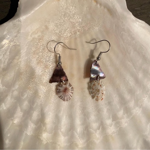 Handmade Sea Shell Earrings 🐚 - Picture 2 of 3
